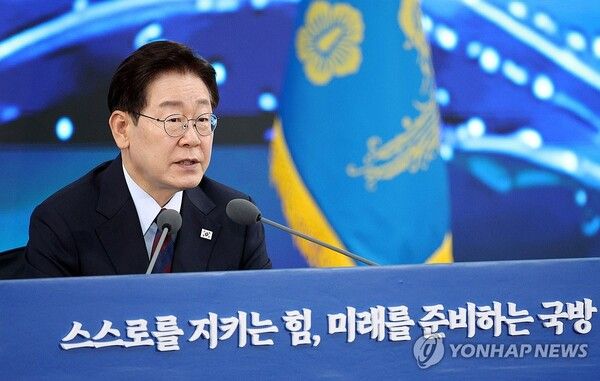 이재명 대통령이 26일 경남 창원시 진해구에서 열린 제1회 미래국방전략위원회에서 발언하고 있다 [사진=연합뉴스]