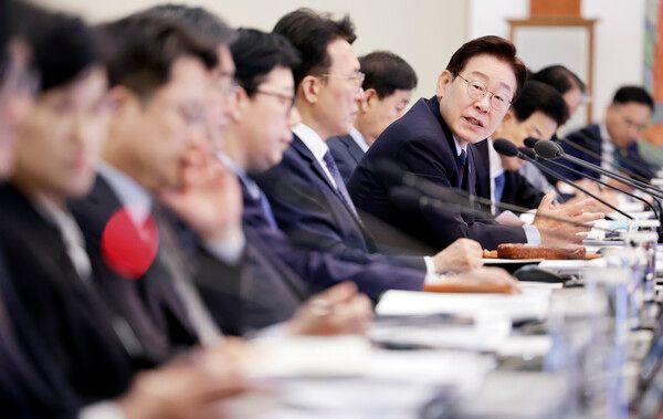 이재명&nbsp;대통령이 26일 청와대에서 열린 국무회의 겸 비상경제점검회의에서 발언하고 있다. [사진=연합뉴스]