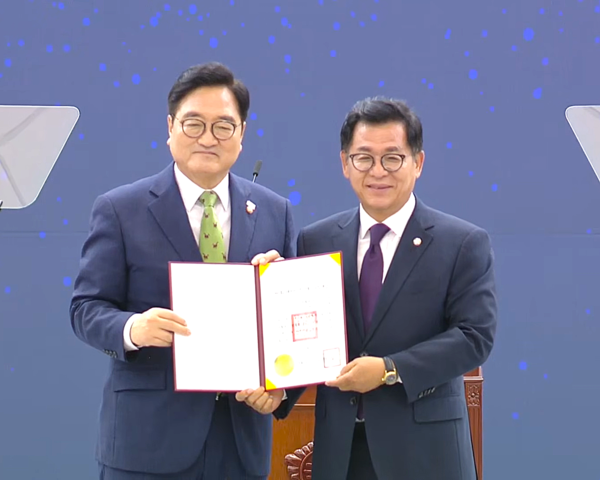 (왼쪽부터) 우원식 국회의장과 이상휘 의원 / 사진=이상휘국회의원실