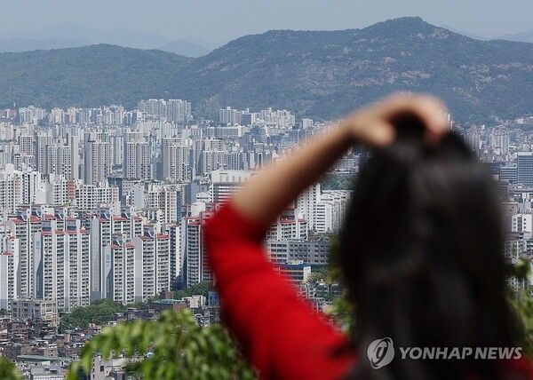다주택자 양도소득세 중과 유예 조치가 종료되면서 부동산 시장 관망세가 짙어지고 있다. 시장에서는 서울 핵심지와 지방 간 거래 양극화가 더욱 심화될 수 있다는 전망도 나온다. [사진=연합뉴스]