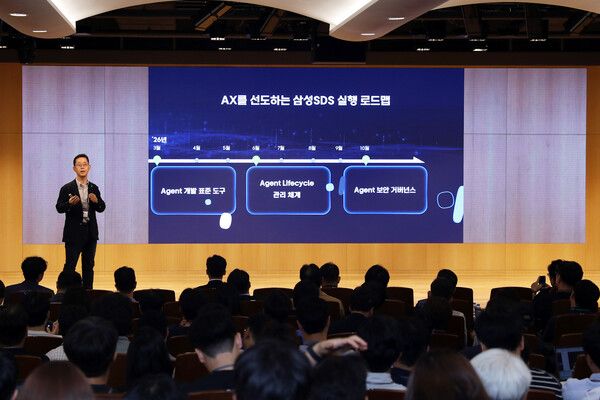 29일 삼성SDS 잠실캠퍼스에서 열린 'AX 서밋(AX Summit)'에서 삼성SDS 김종필 AX센터장(부사장)이 AI 에이전트 기반 업무 혁신 방향을 발표하고 있다. [사진=삼성SDS]