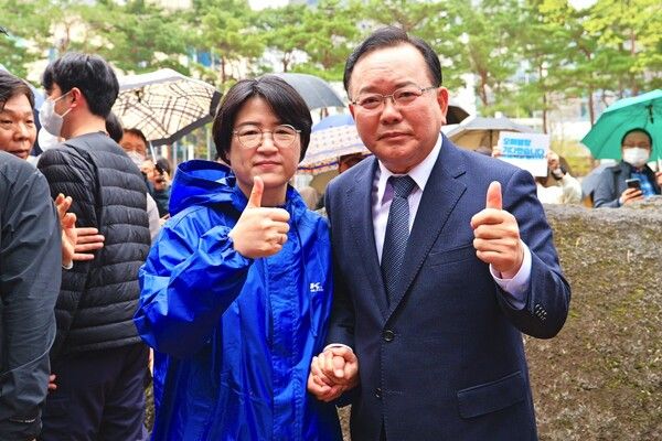 박희정 더불어민주당 포항시장 후보(왼쪽)와&nbsp;김부겸 前&nbsp;국무총리 / 사진=박희정 포항시장 후보 캠프