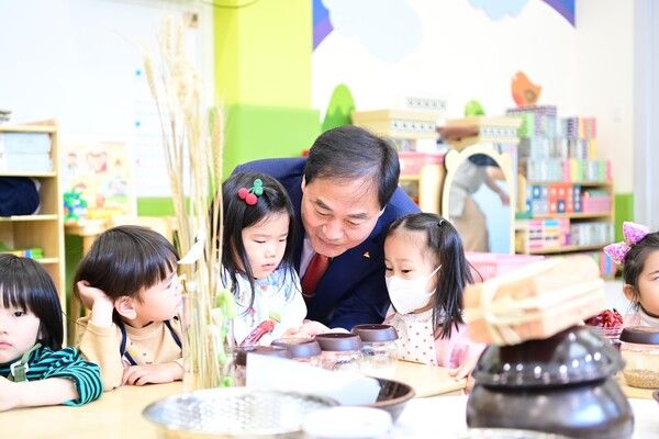 배낙호 김천시장 예비후보가 어린이날을 맞아 아동 중심 공약을 제시했다. / 사진=배낙호 김천시장 예비후보 캠프