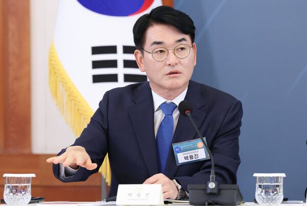 박용진&nbsp;규제합리화위원회 부위원장이 4월 15일 청와대에서 이재명 대통령 주재로 열린 규제합리화위원회 제1차 전체회의에서 발언하고 있다. [사진=연합뉴스]