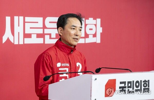 박민식 전 국가보훈부 장관이 1일 서울 여의도 국민의힘 중앙당사에서 6ㆍ3 재보선 부산 북구 갑 선거구 공천 면접을 마친 뒤 취재진 질문에 답하고 있다.[사진=연합뉴스]