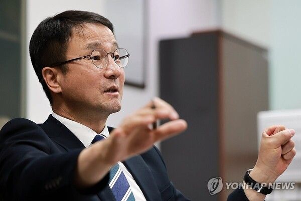 &nbsp;더불어민주당 원내대표 연임에 도전하는&nbsp;한병도&nbsp;의원이 지난 4일 국회 의원회관에서 연합뉴스와 인터뷰하고 있다. [사진=연합뉴스]