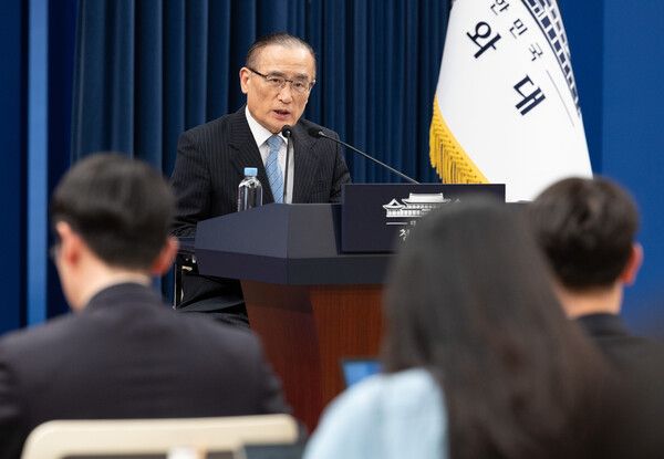 위성락&nbsp;국가안보실장이 16일 청와대 기자회견장에서 이재명 대통령 순방 일정을 설명하고 있다. [사진=연합뉴스]