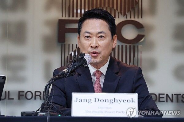 국민의힘 장동혁 대표가 8일 서울 중구 한국프레스센터에서 열린 서울외신기자클럽 초청 외신기자 간담회에서 모두발언하고 있다.[사진=연합뉴스]