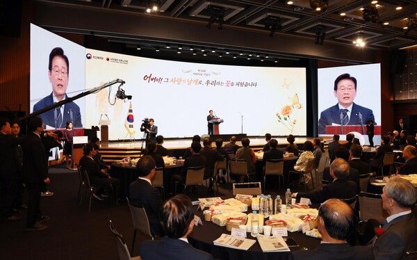 이재명&nbsp;대통령이 8일 서울 중구 대한상공회의소에서 열린 어버이날 기념식에서 축사를 하고 있다. [사진=연합뉴스]
