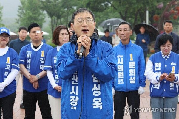 6·3 지방선거와 국회의원 재보궐선거 공식 선거운동 첫날인 21일 오전 울산 중구 태화강 국가정원에서 열린 더불어민주당 출정식에서 김상욱 울산시장 후보가 지지를 호소하고 있다. 2026.5.21 [사진=연합뉴스]