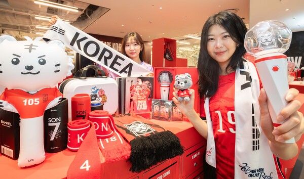 현대백화점은 더현대 서울에서 대한축구협회와 협업한 팝업 공간을 운영한다. [사진=현대백화점]