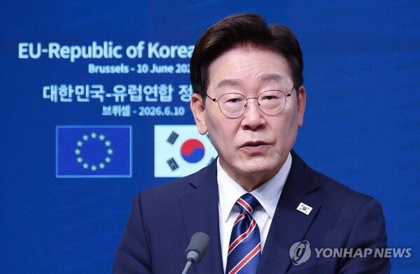 이재명 대통령이 10일(현지시간) 한-EU&nbsp;공동언론발표를 하고 있다. [사진=연합뉴스]