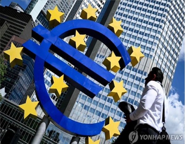 유럽중앙은행(ECB)이 약 3년 만에 기준금리를&nbsp;기존 연 2.0%에서 2.25%로 0.25%포인트 인상했다.&nbsp; [사진=연합뉴스]