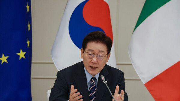 이재명&nbsp;대통령이 12일(현지시간) 이탈리아 로마의 한 호텔에서 열린 비즈니스 라운드테이블에서 발언하고 있다. [사진=연합뉴스]