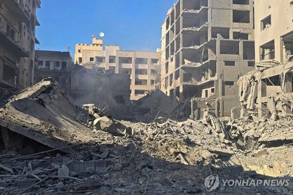 이스라엘의 폭격이 파괴된 레바논 남부 티레&nbsp;[사진=AFP=연합뉴스]