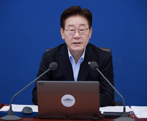 이재명&nbsp;대통령이 23일 청와대에서 열린 국무회의 겸 비상경제점검회의에서 발언하고 있다. [사진=연합뉴스]