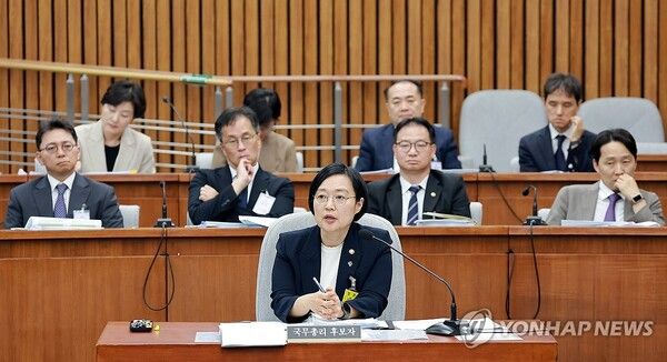 한성숙 국무총리 후보자가 25일 국회에서 열린 인사청문회에서 의원 질의에 답하고 있다.[사진=연합뉴스]