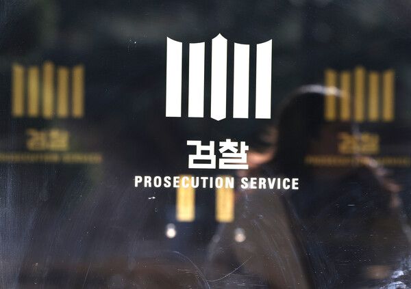 더불어민주당이 중대범죄수사청(중수청)과 공소청 설립을 위한 검찰개혁 후속 입법 논의에 돌입한 가운데 율사 출신 민주당 의원들이 중수청이 '제2검찰 탄생'이라는 일각의 비판에 동의하는 의견을 내며 검찰개혁에 대한 신중론을 제기했다.&nbsp;서울 서초구 서울중앙지검 모습. [사진=연합뉴스]