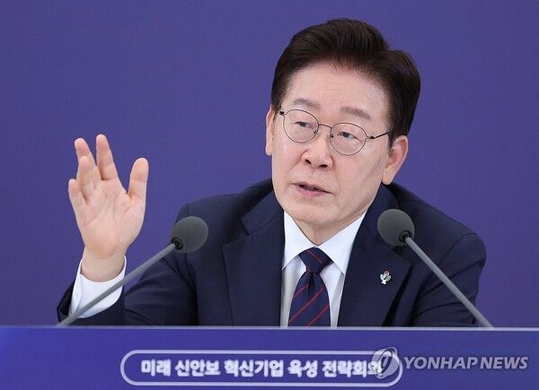 이재명 대통령이 26일 청와대에서 열린 '미래신안보 혁신기업 육성전략' 회의에서 발언하고 있다. 2026.6.26 [청와대통신사진기자단]