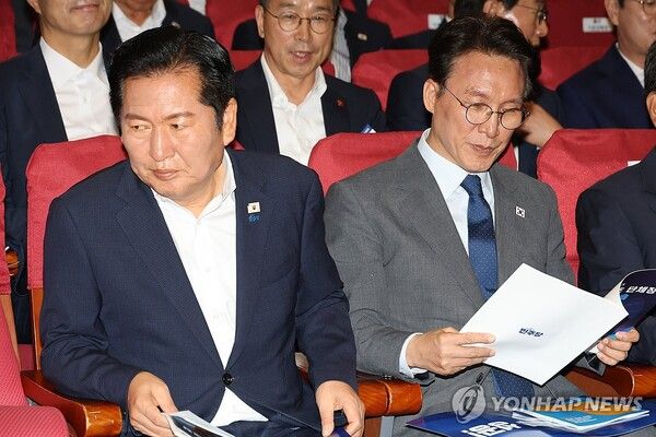 정청래 전 민주당 대표(左), 김민석 국무총리.[사진=연합뉴스]