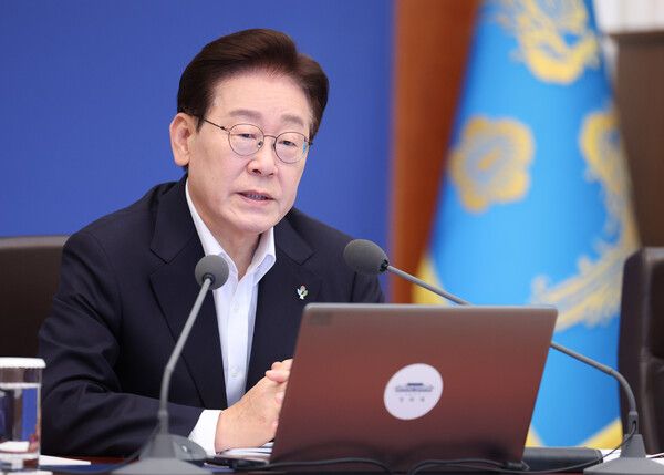 이재명&nbsp;대통령이 30일 청와대에서 열린 국무회의 겸 비상경제점검회의에서 발언하고 있다. [사진=연합뉴스]