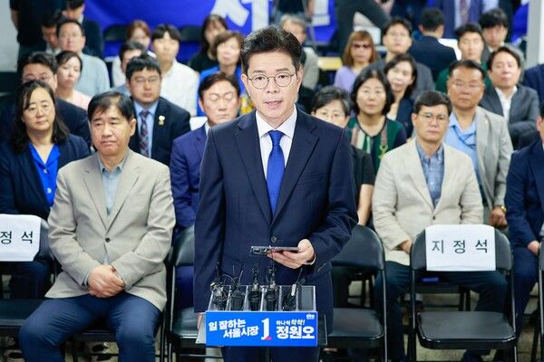 더불어민주당&nbsp;정원오&nbsp;서울시장 후보가 4일 서울 중구 세종대로 캠프에서 제9회 전국동시지방선거 관련 입장을 밝히고 있다. [사진=연합뉴스]