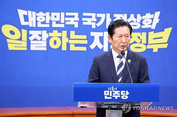 더불어민주당 정청래 총괄상임선대위원장이 4일 국회에서 기자회견을 열고 있다. 2026.6.4 [사진=연합뉴스]