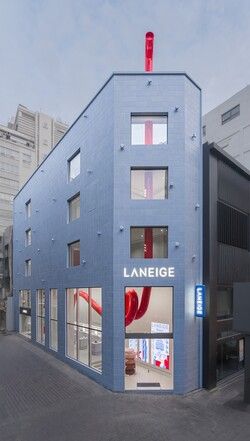 라네즈는 명동 중심가에 첫 글로벌 플래그십 스토어 '라네즈 서울'을 공식 오픈했다. [사진=라네즈]