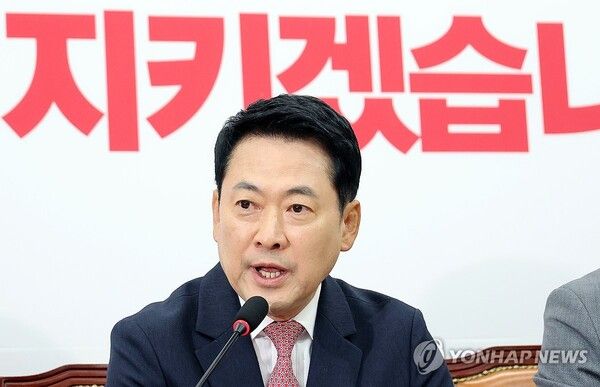 국민의힘 장동혁 대표가 8일 국회에서 열린 최고위원회의에서 발언하고 있다.[사진=연합뉴스]
