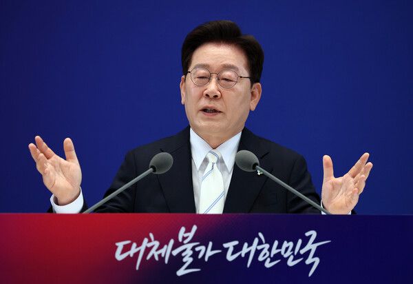 이재명&nbsp;대통령이 8일 청와대 영빈관에서 열린 취임 1주년 기자회견에서 발언하고 있다. [사진=연합뉴스]