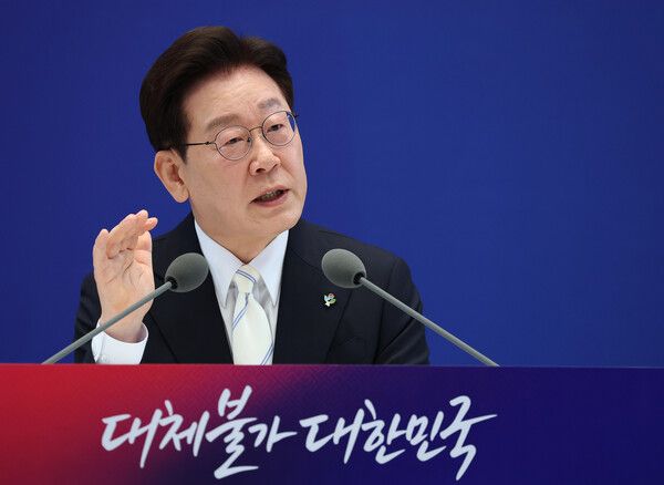 이재명&nbsp;대통령이 8일 청와대 영빈관에서 열린 취임 1주년 기자회견에서 발언하고 있다. [사진=연합뉴스]