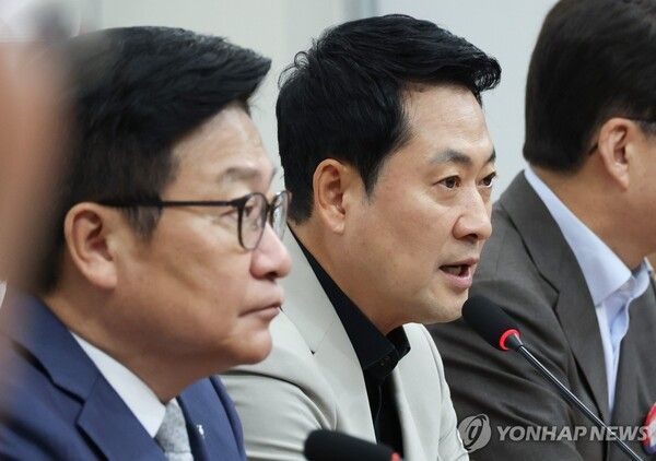 국민의힘 장동혁 대표가 9일 국회에서 열린 최고위원회의에서 발언하고 있다.[사진=연합뉴스]
