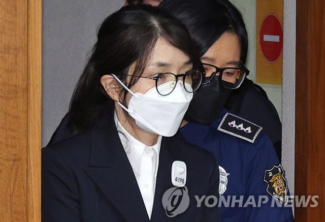 법정 출석하는 김건희씨 (자료사진) [사진=연합뉴스]