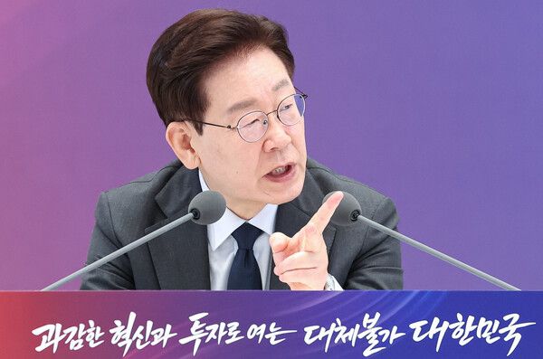 이재명&nbsp;대통령이 13일 청와대에서 열린 국가재정전략회의에서 발언하고 있다. [사진=연합뉴스]