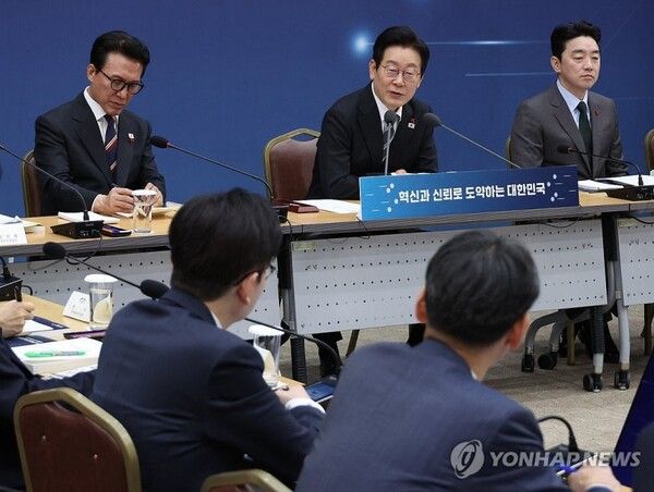 이재명 대통령이 12일 세종시 정부세종컨벤션센터에서 열린 과학기술정보통신부·개인정보보호위원회 업무보고에서 발언하고 있다. [사진=연합뉴스]