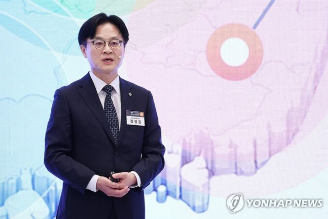 김정관 산업통상부 장관이 29일 청와대에서 이재명 대통령 주재로 열린 3대 메가프로젝트 국민보고회에서 정책을 발표하고 있다. 2026.6.29 [사진=청와대통신사진기자단=연합뉴스]