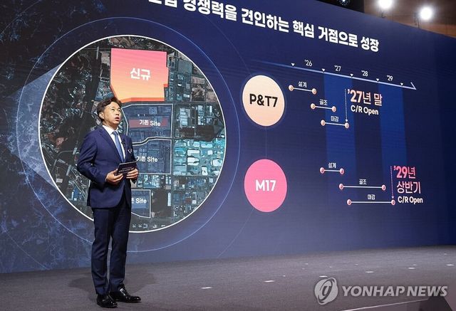 곽노정 SK하이닉스 대표가 2일 충남 아산시에서 이재명 대통령 주재로 열린 충청권 첨단산업 발전비전 국민보고회에서 투자계획을 발표하고 있다. 2026.7.2 [사진=청와대통신사진기자단-연합뉴스]