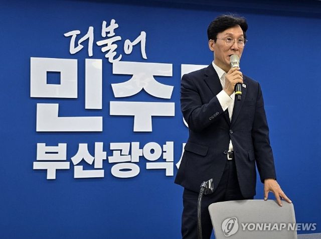 더불어민주당 당권주자인 김민석 전 국무총리가 19일 오후 민주당 부산시당에서 열린 부산 권리당원 간담회에서 발언하고 있다. 2026.7.19 [사진=연합뉴스]