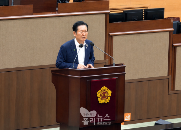 21일 서울시의회에서 열린 더불어민주당 당대표 후보 초청 간담회에서 정견 발표를 하는 정청래 당대표 후보. [사진=박비주안 기자]