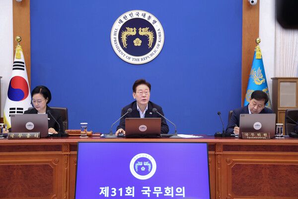 이재명&nbsp;대통령이 21일 청와대에서 열린 국무회의에서 발언하고 있다. [사진=연합뉴스]