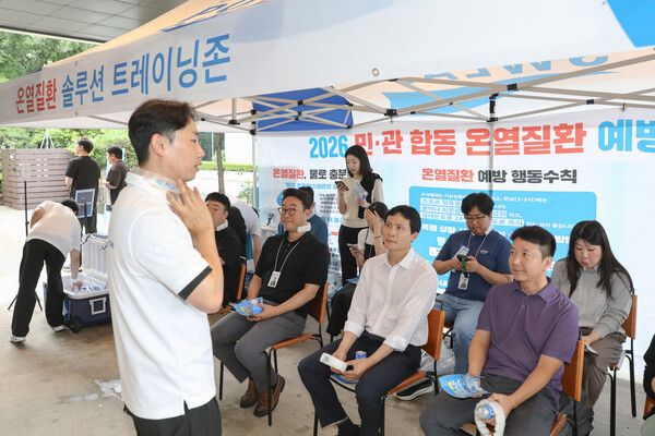 동아쏘시오그룹은 서울 동대문구 본사에서 그룹사 임직원이 참여하는 민관 합동 온열질환 예방 행사를 진행했다. [사진=동아쏘시오그룹]