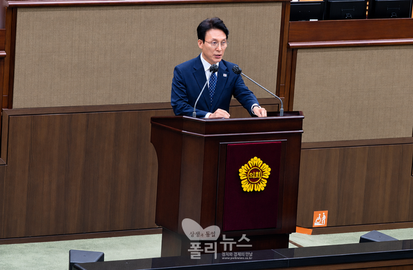 21일 서울시의회에서 열린 더불어민주당 당대표 후보 초청 간담회에서 정견 발표를 하는 김민석 당대표 후보. [사진=박비주안 기자]