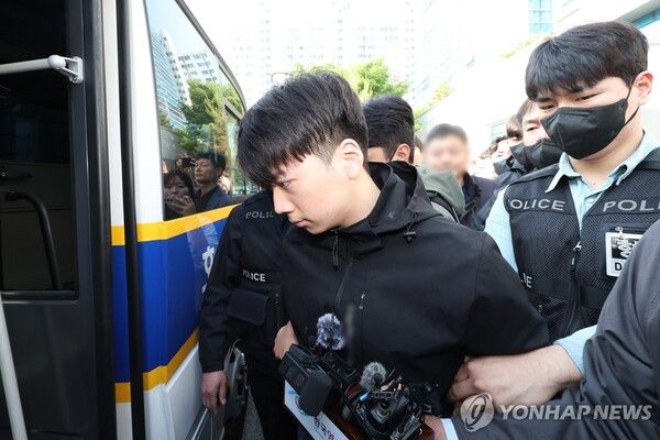 검찰에 송치되는 여고생 살해범 장윤기 [사진=연합뉴스]