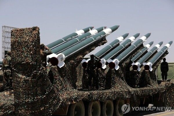 후티 반군의 군사 퍼레이드에 등장한 미사일&nbsp;[사진=로이터=연합뉴스]