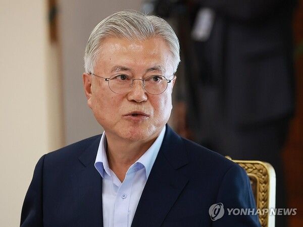 문재인 전 대통령이 1일 청와대 상춘재에서 이재명 대통령과 오찬에 앞서 인사말을 하고 있다.[사진=연합뉴스]