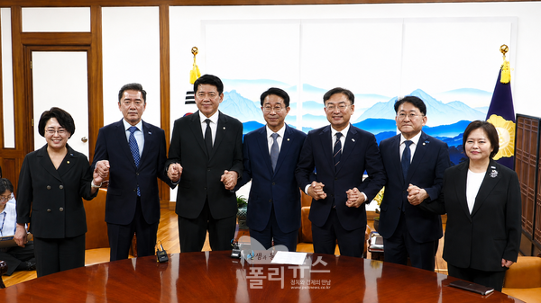 조국혁신당 신임 지도부는 27일 조정식 국회의장을 예방하며 검찰개혁과 민생개혁을 위한 '의사정리권 활용'을 요청했다. [사진=박비주안 기자]