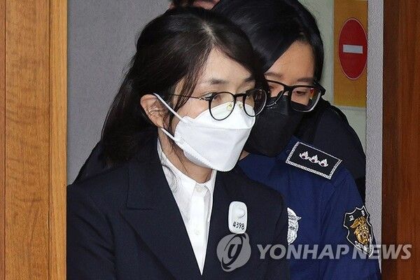 법정 출석한 김건희 [사진=연합뉴스]