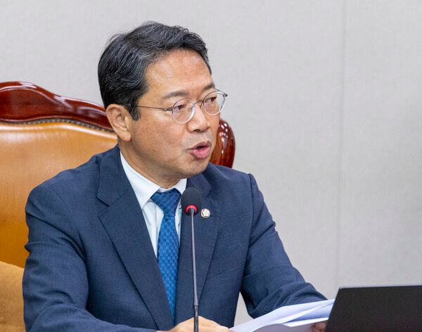 국회 법제사법위원회 법안심사 제1소위원회 위원장인 더불어민주당 김승원 의원이 28일 국회 법안심사 소위 개회를 선포했다. [사진=연합뉴스]