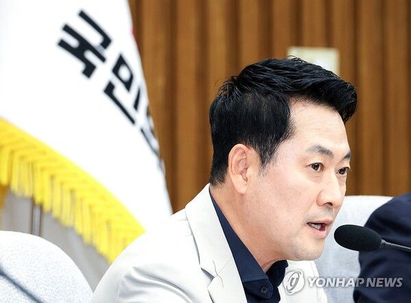 국민의힘 장동혁 대표가 30일 국회에서 열린 부정ㆍ무능 선관위 해체 수준의 쇄신 및 재선거 촉구를 위한 6ㆍ3 참정권 박탈 사태 청년ㆍ대학생 시국 대토론회에서 발언하고 있다.[사진=연합뉴스]