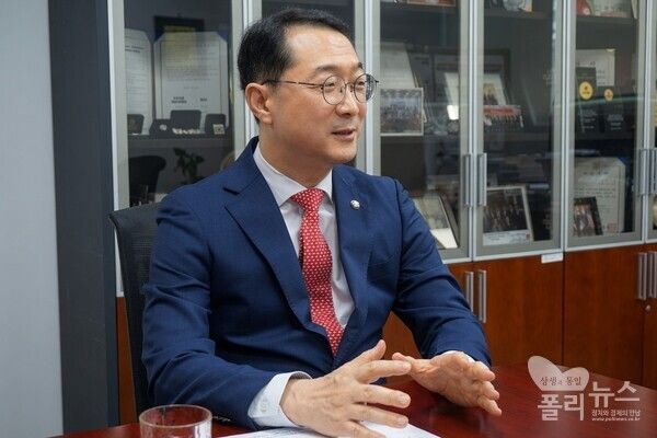 김건 국민의힘 의원이 전규열 폴리뉴스 편집국장과 인터뷰를 갖고 